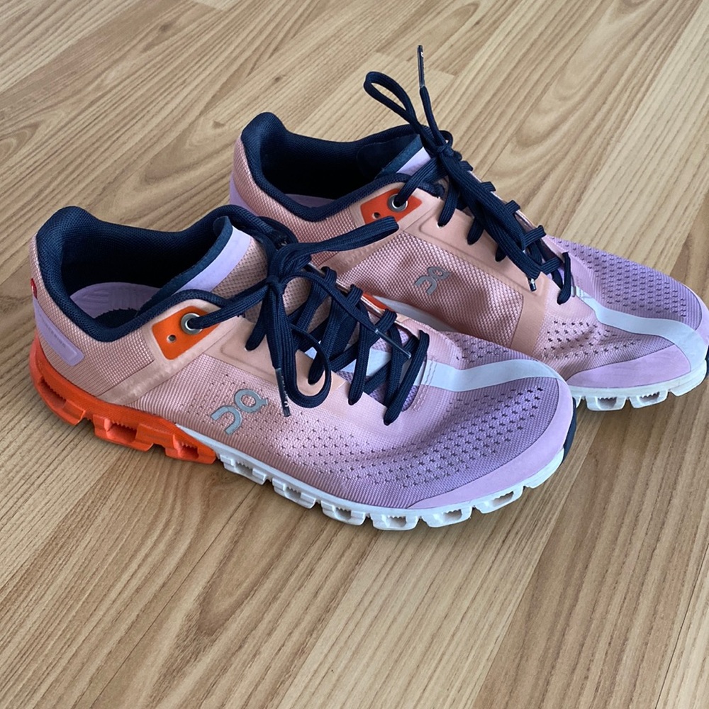 ON RUNNING Cloudflow Running Shoes Size 7